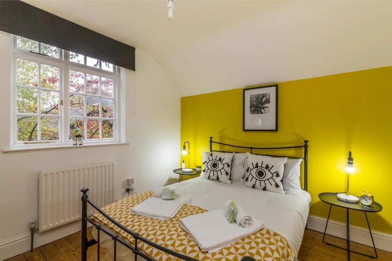 De Luxe Short Stays-Mapperley Coach House Nottingham 0*,